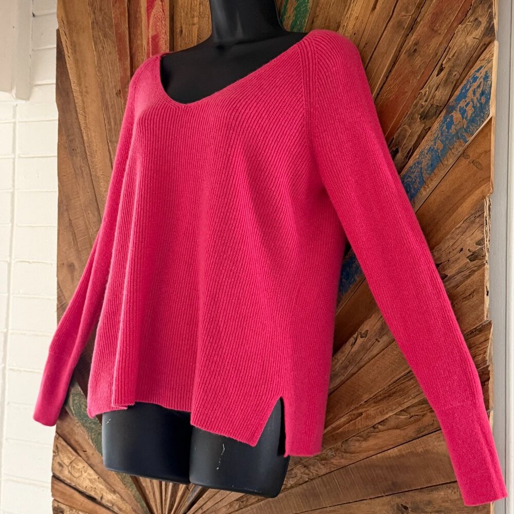 Sundance hot pink side slits rib knit v-neck 100% cashmere sweater Sz S - Picture 2 of 10